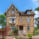 Stunning In Saint-pierre-en-auge With Wifi 別荘