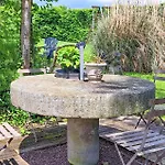 Stunning In Saint-pierre-en-auge With Wifi Сasa de vacaciones *